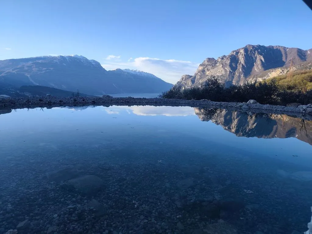 Agriturismo Maso Convento - Panorama der historischen Mühle und der Design-Suiten im Alto Garda